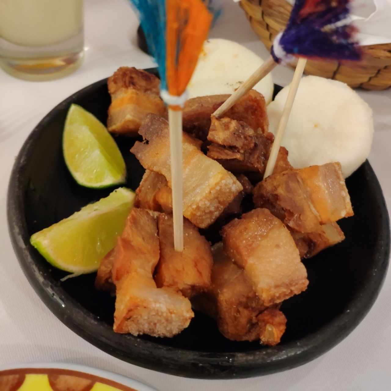 Picadas - Chicharrones con Arepa