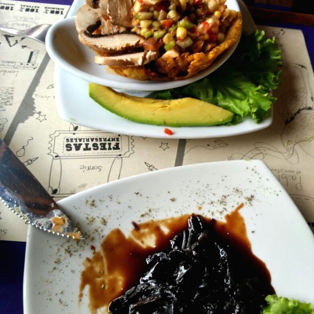 Ceviche de champiñones y berenjenas acaramelizadas