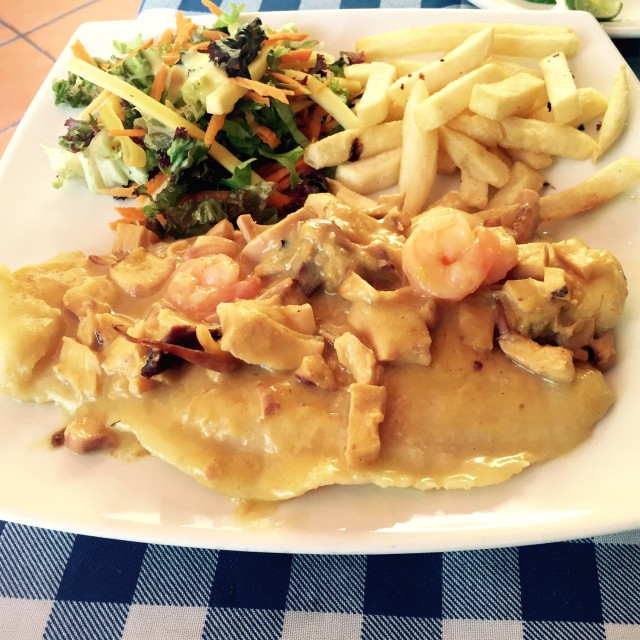 Filete con salsa frutos de mar