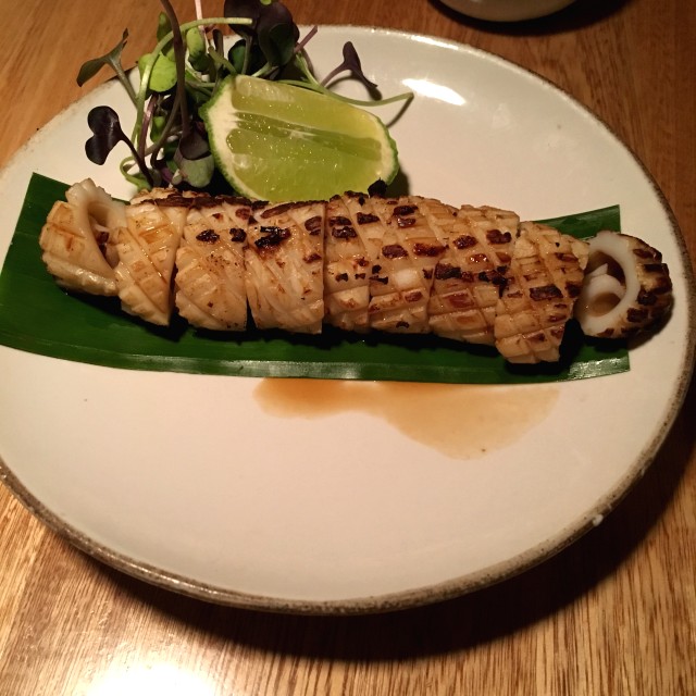 Ika Yaki (calamares marinados con sake, mirin y soya)