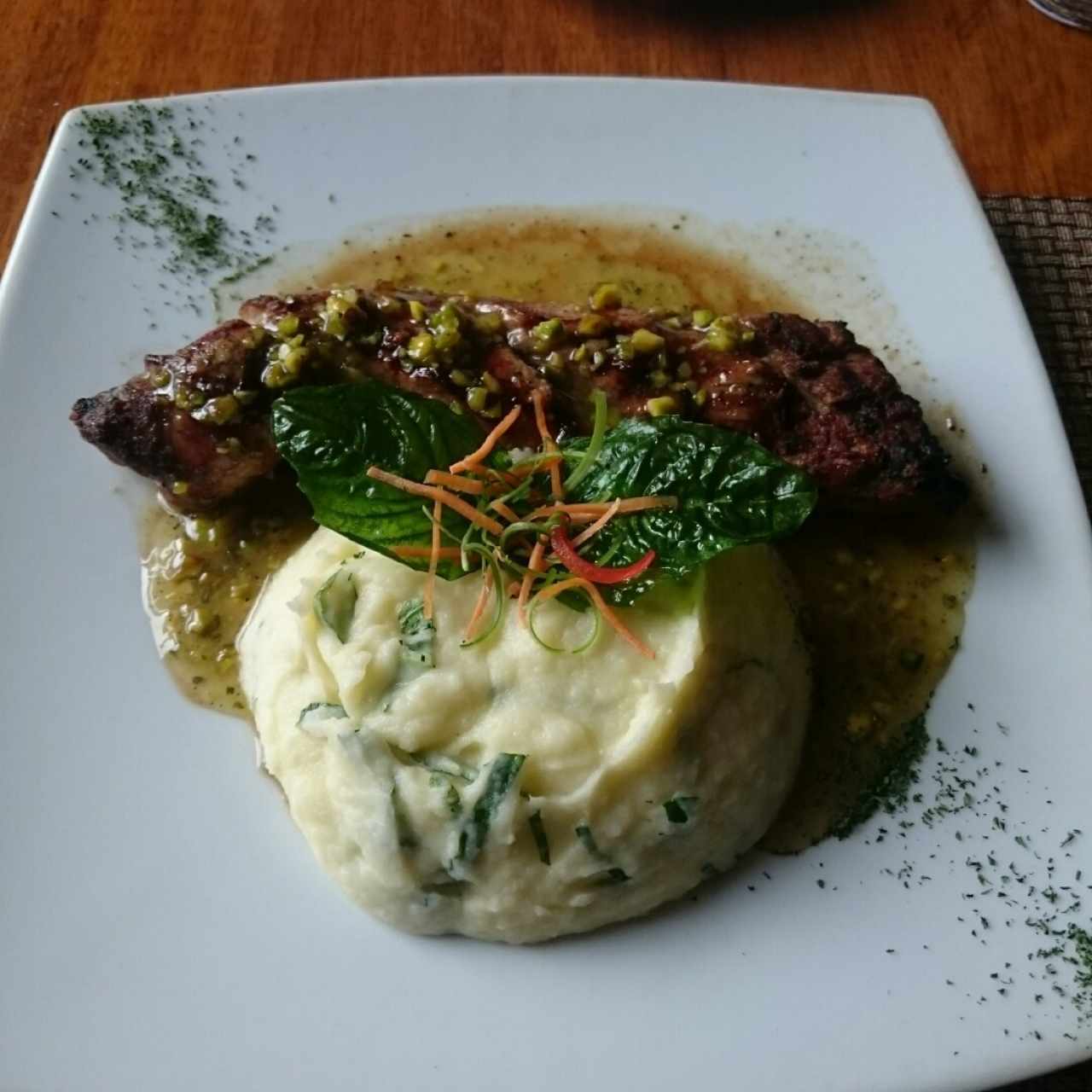 límito lechon cerveza más puré 