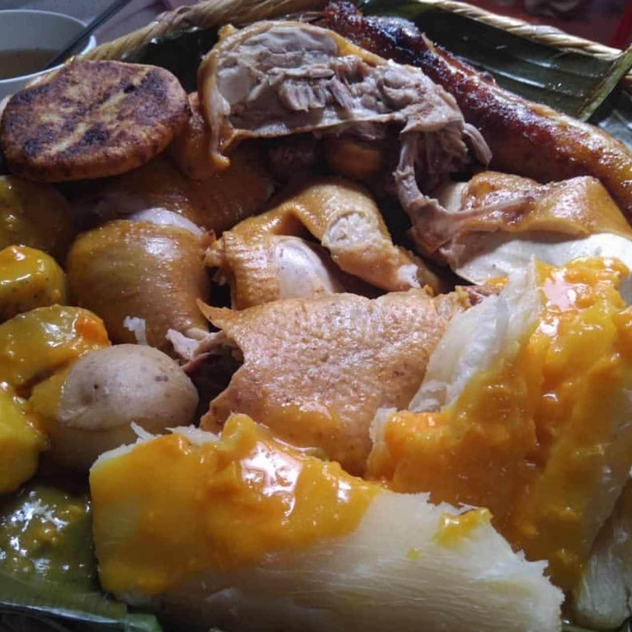 piquete de gallina con consome