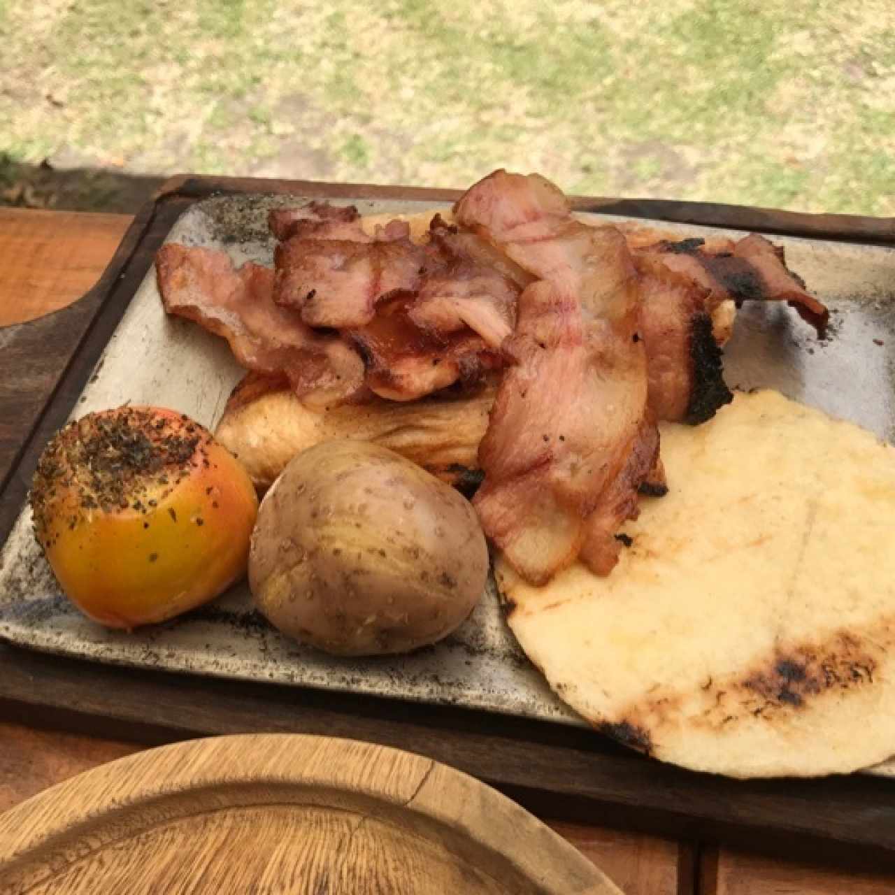 Pollo con tocineta