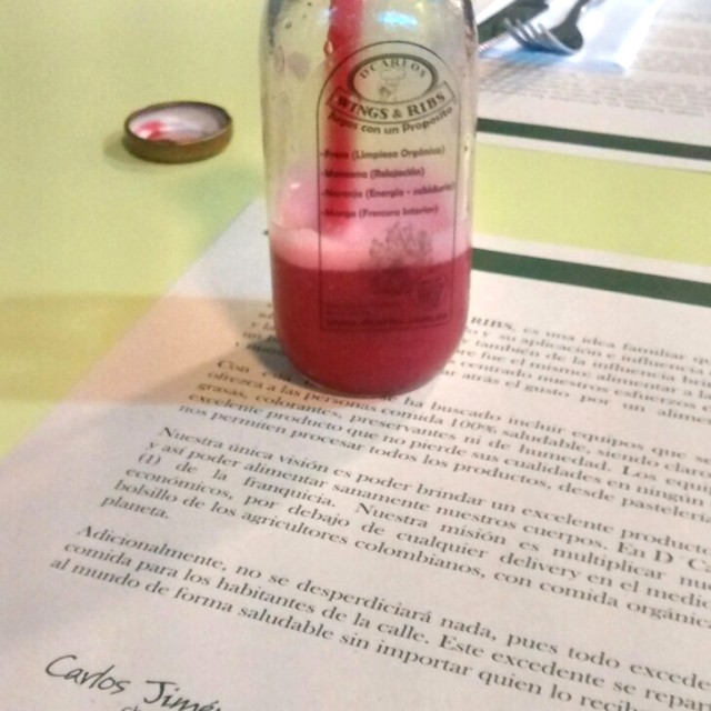 Jugo natural frutos rojos