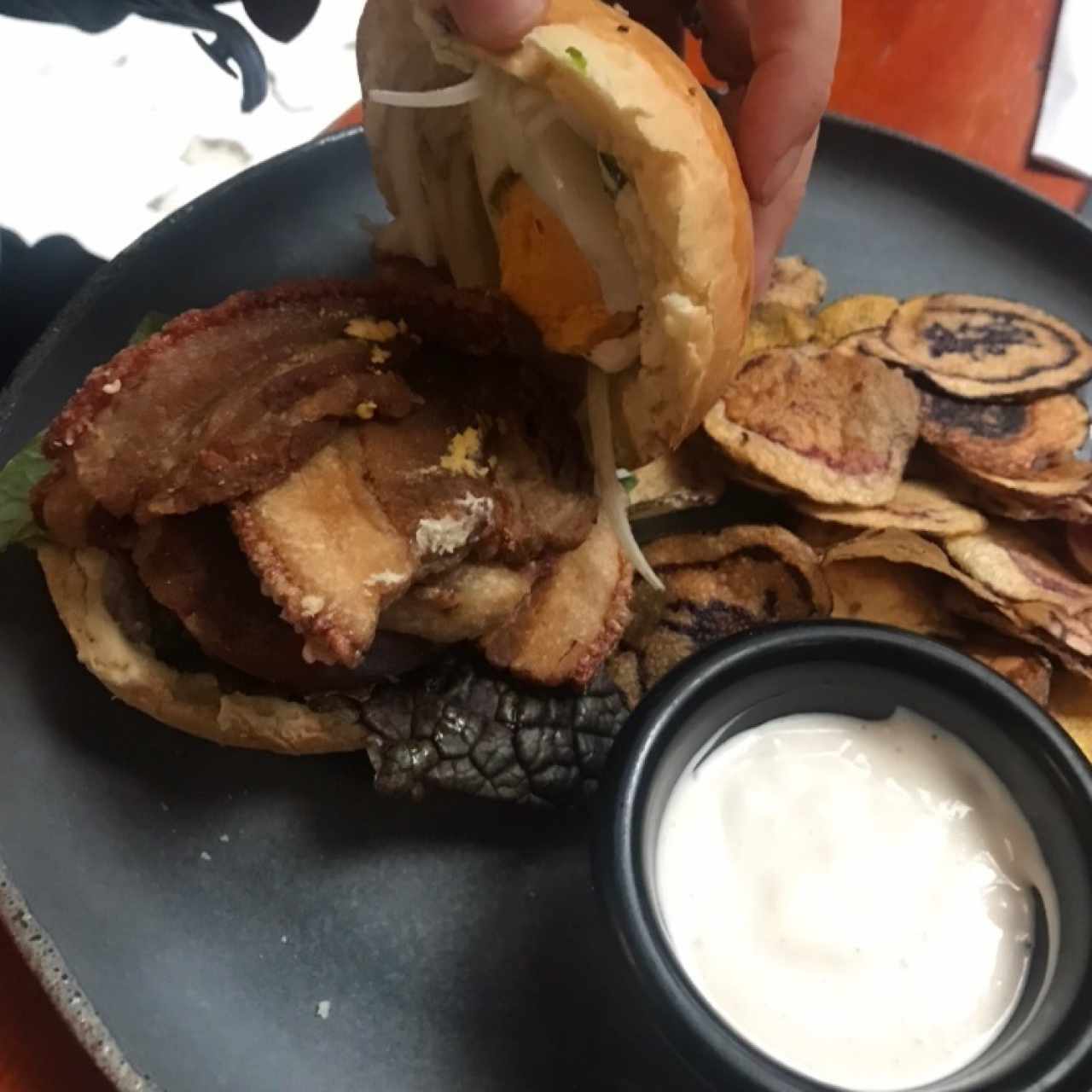 Hamburguesa de chicharrón