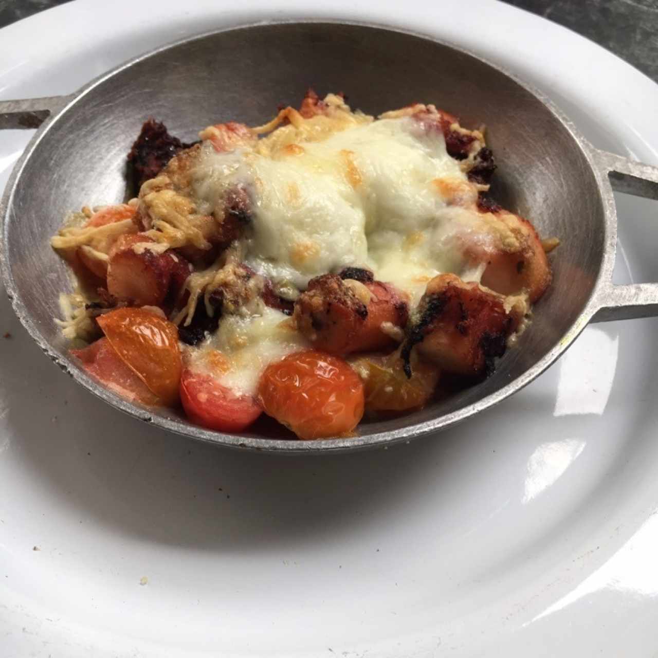 Pulpo con vegetales y queso