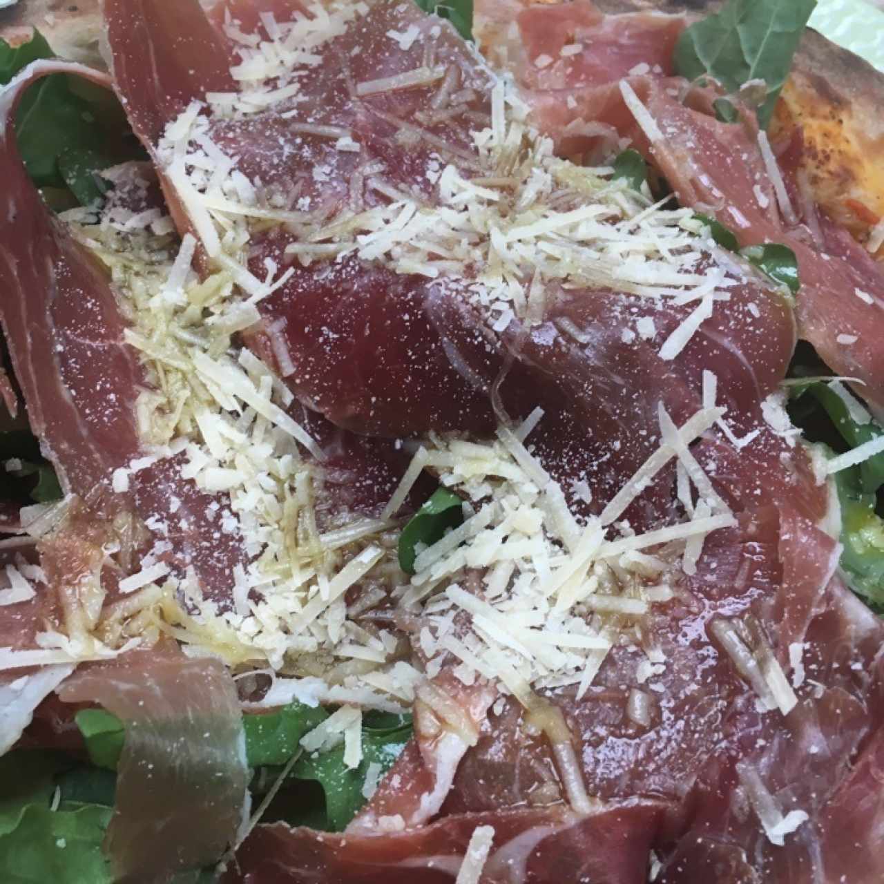 Pizza mari antoni (jamón serrano, rugula, mozarella)