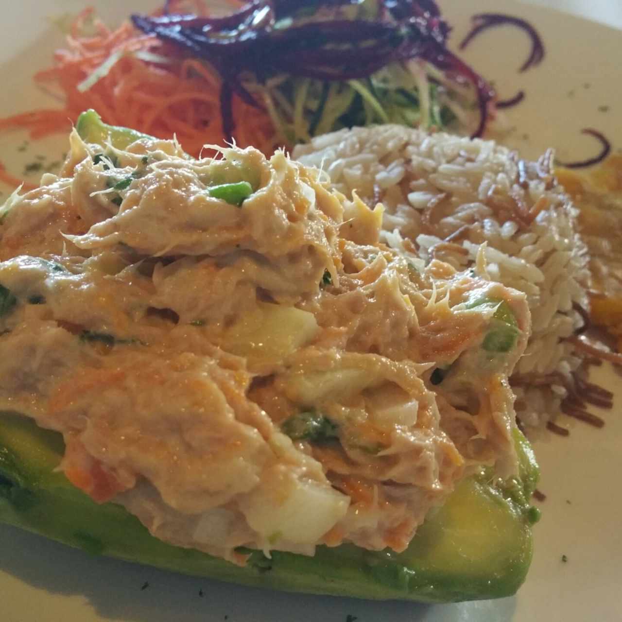 aguacate relleno de atún 