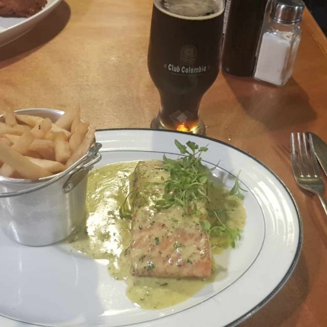 Salmon a las finas hierbas