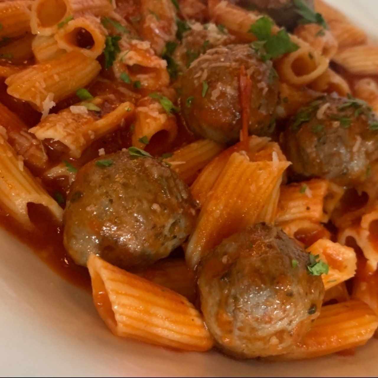 penne con albongigas