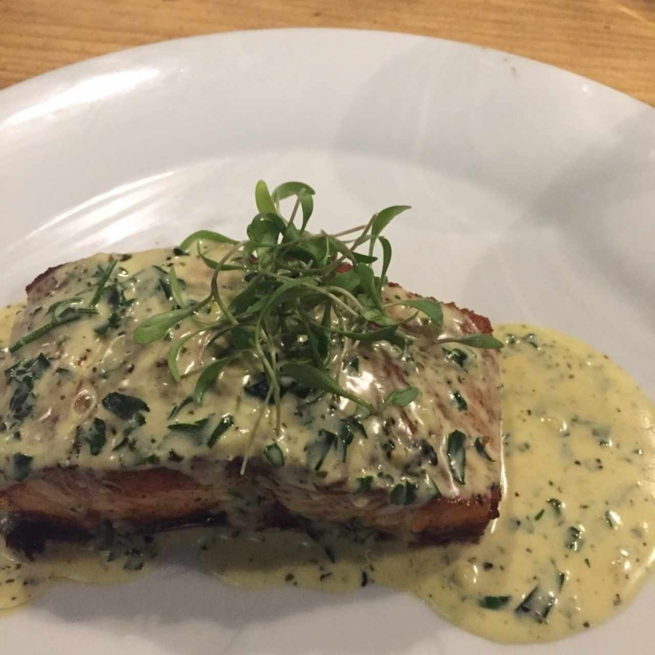salmon en salsa de mantequilla con romero y limon