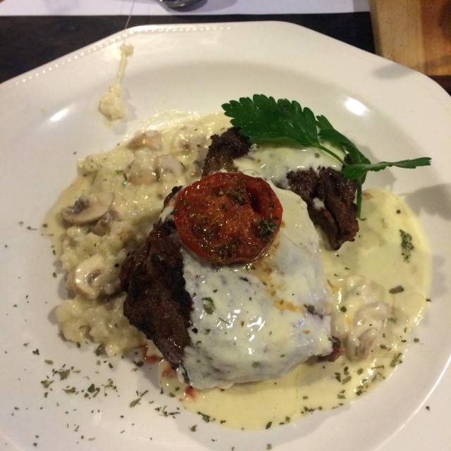 Entrecote 3 quesos con risotto champiñon