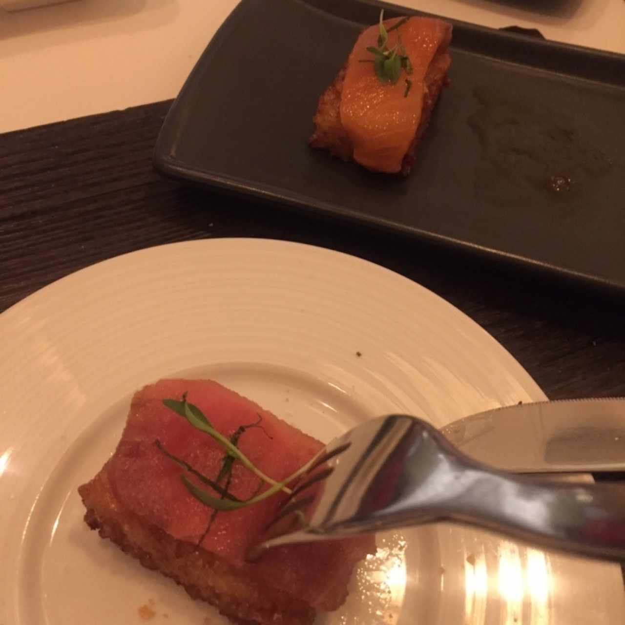 sushi crujiente con salsa chipotle