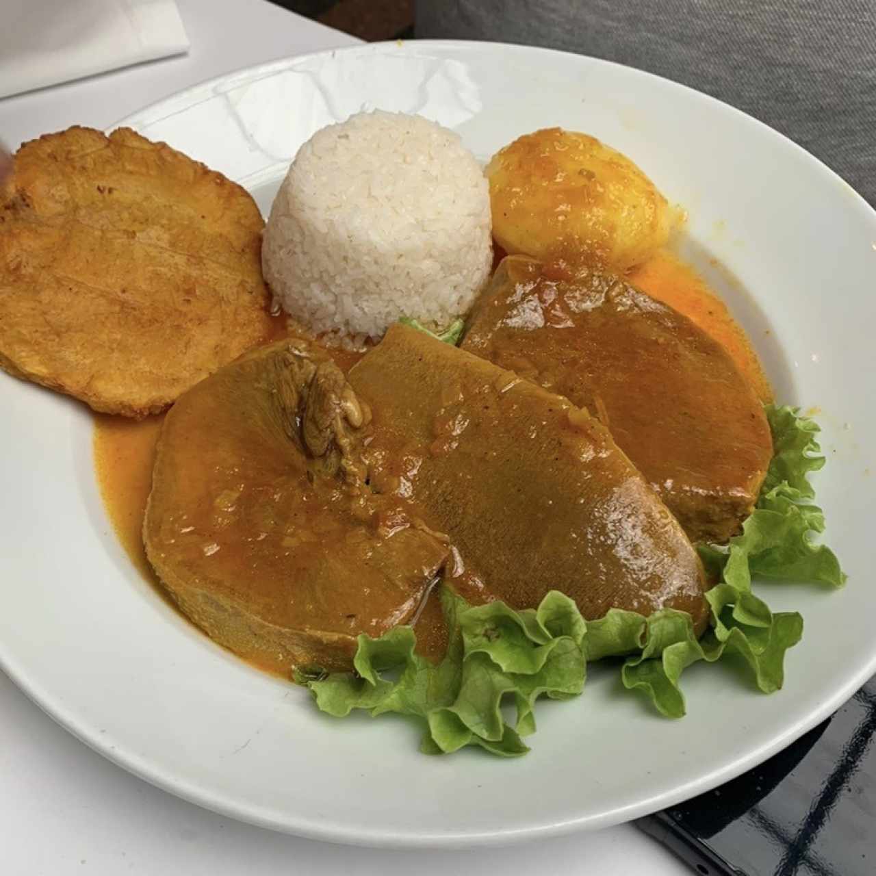 Lengua en salsa
