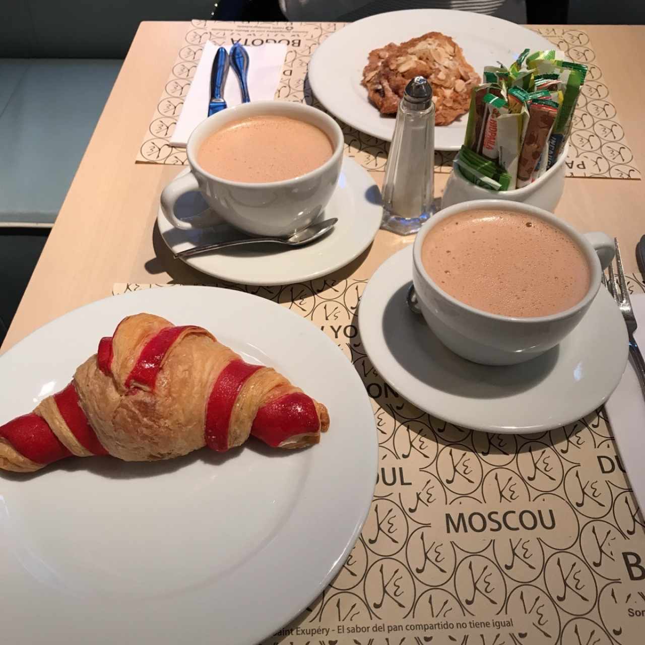 croissant de frambuesa y chocolate kayser 