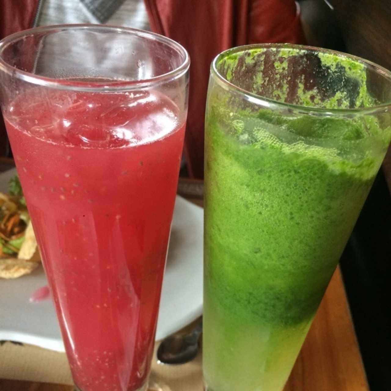 Agua de patilla con semilla de chía y Limonada de hierbabuena