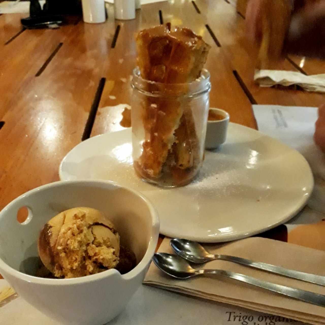 Bola de helado y Gofré 