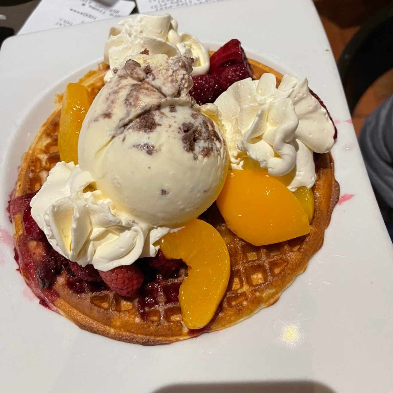 frutos rojos y helado 