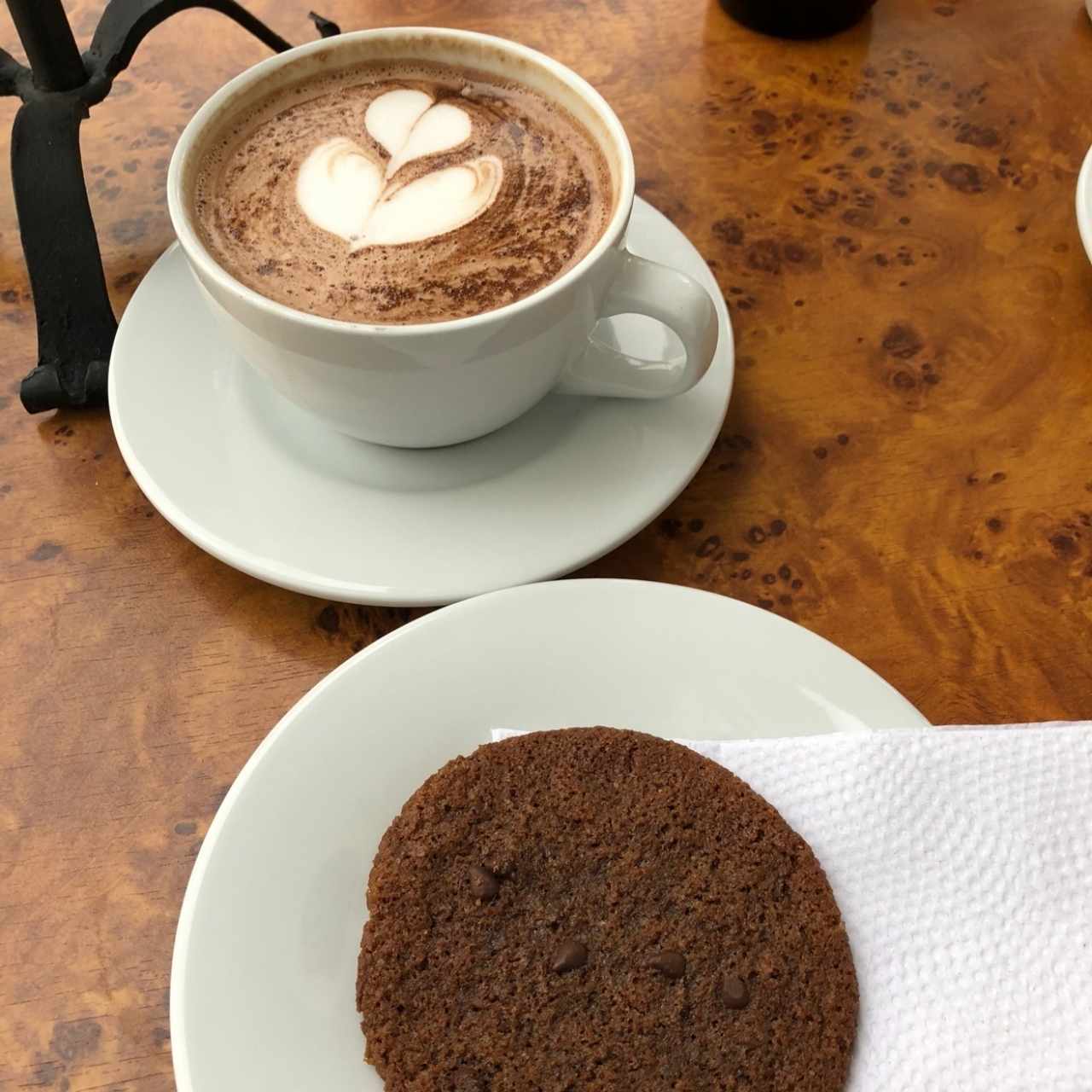Chocolate Caliente y Galleta de Chocolate