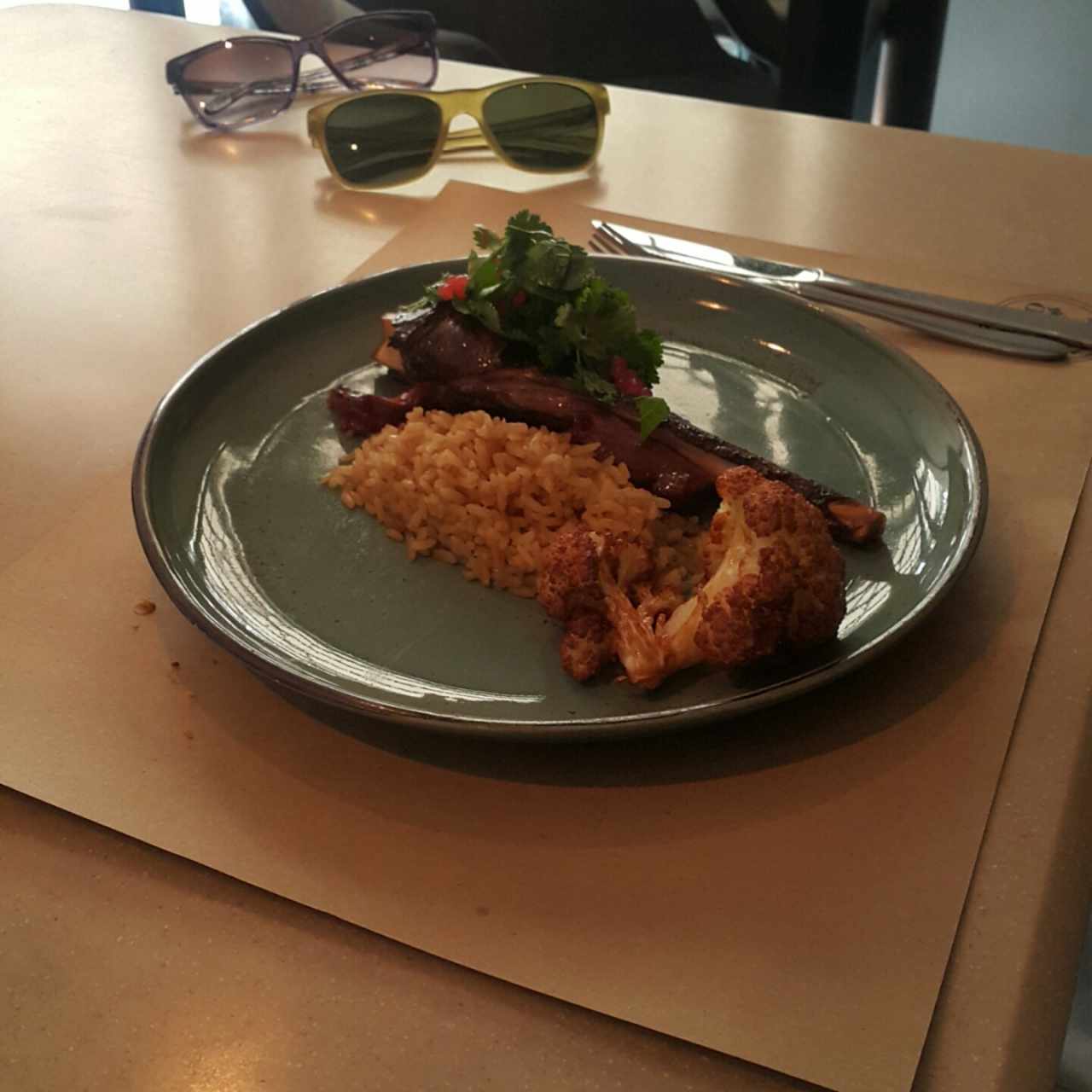 cordero y arroz con coco