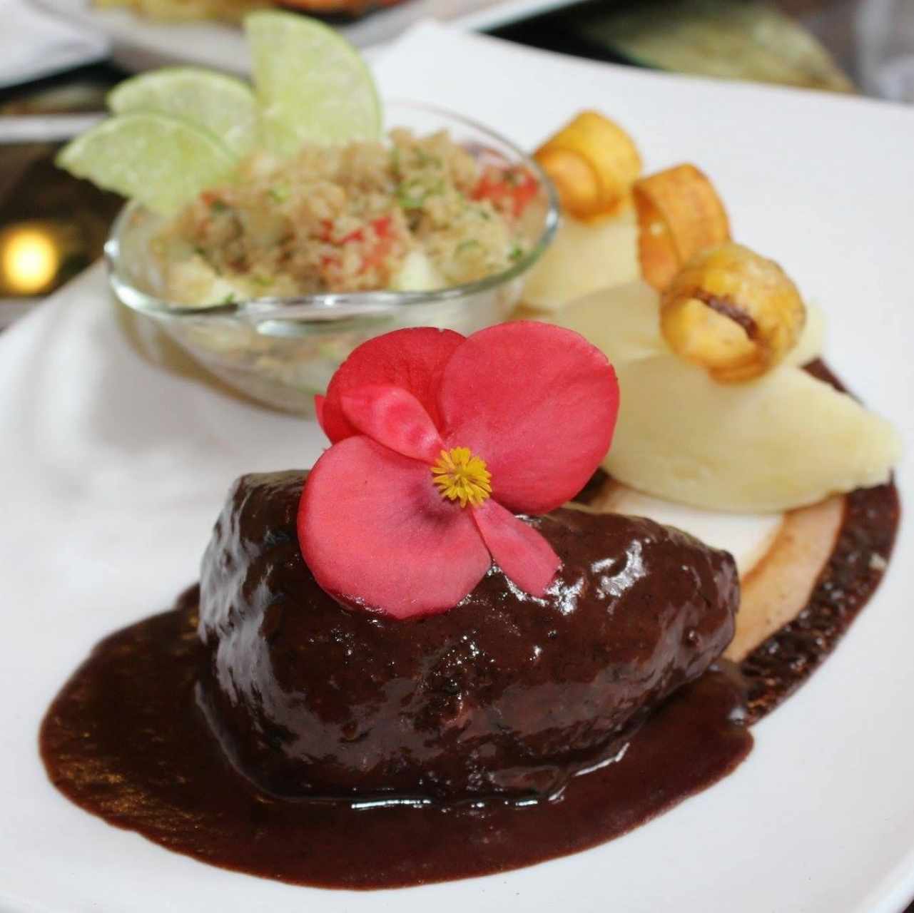 Búfalo en Salsa Picante de Chocolate