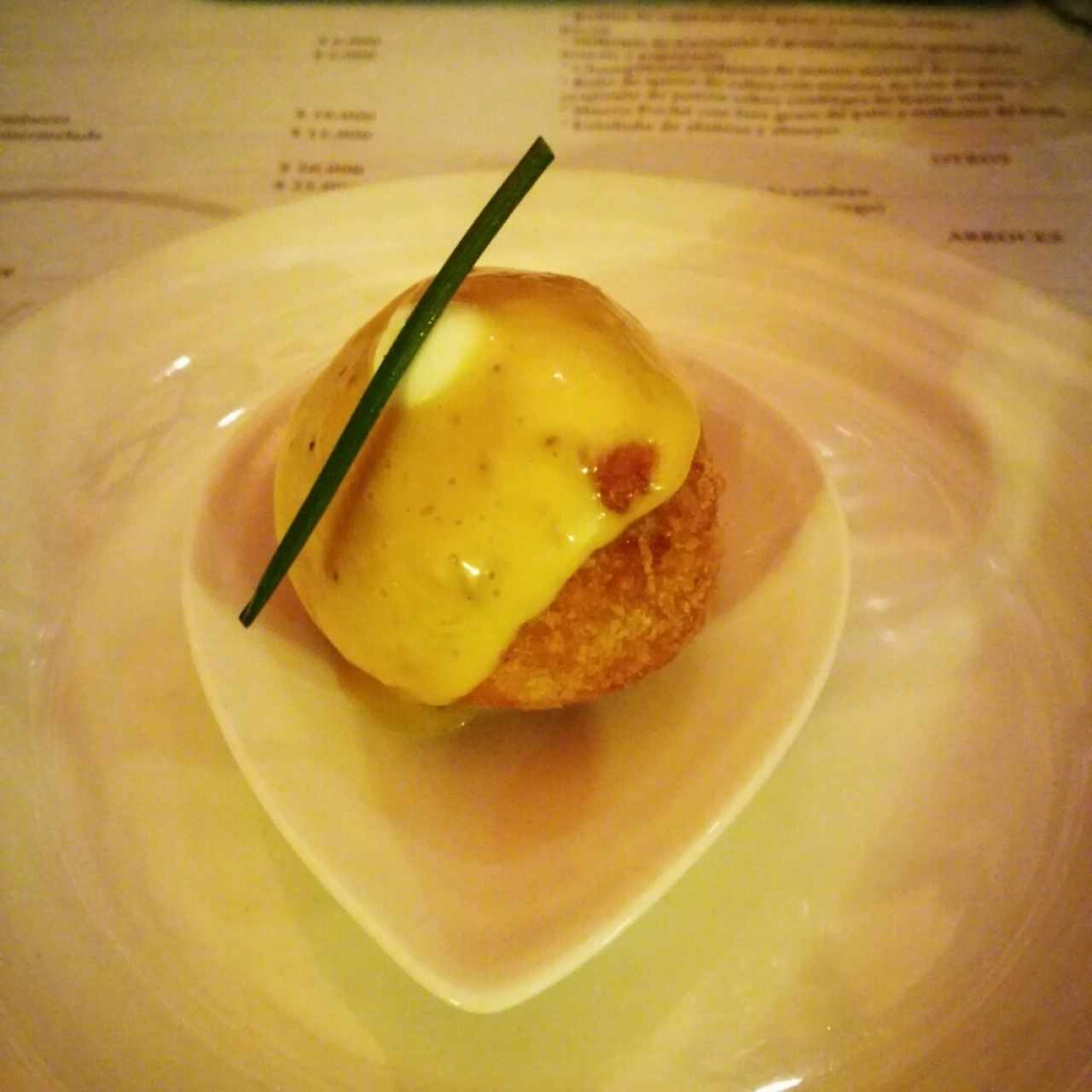buñuelo de salmón y centolla