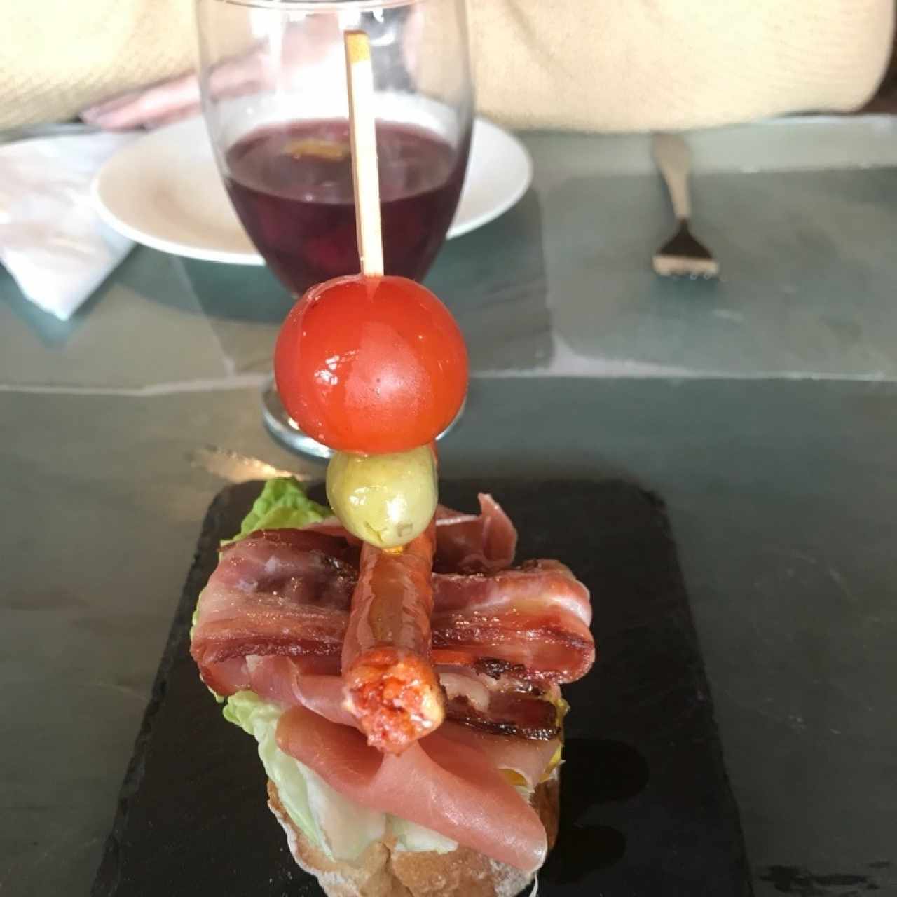 montadito de bacon, jamon serrano y chistorra 