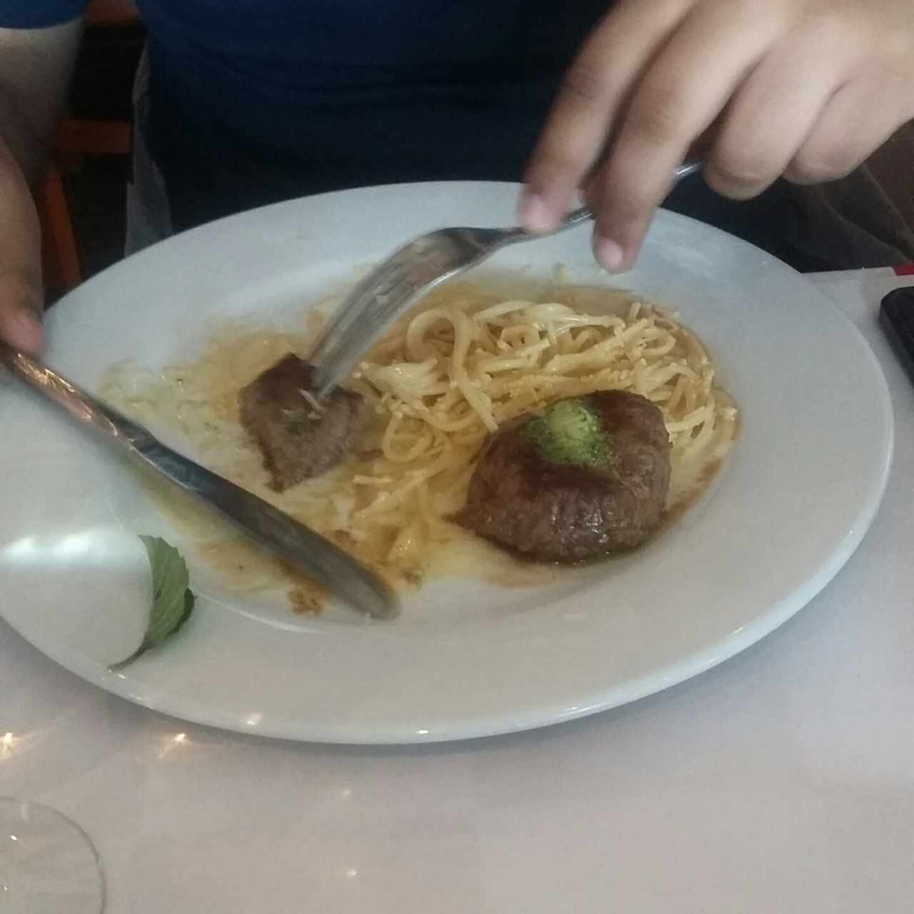 medallon de lomo con pasta al burro