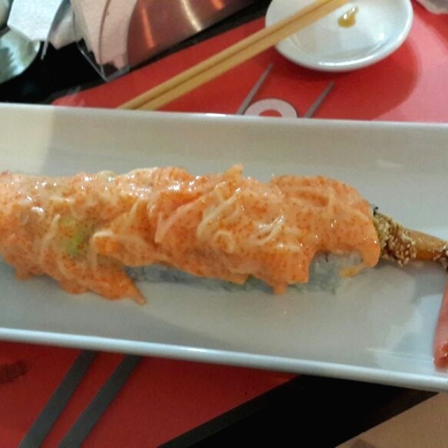 Sushi con salsa dinamita
