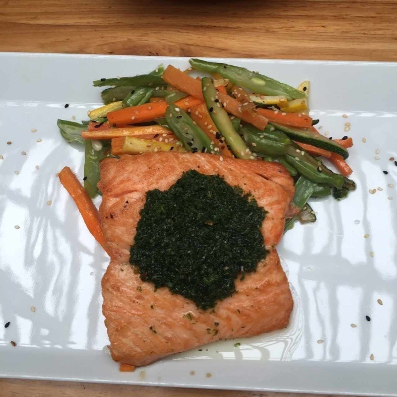 Salmon con chimichurri peruano