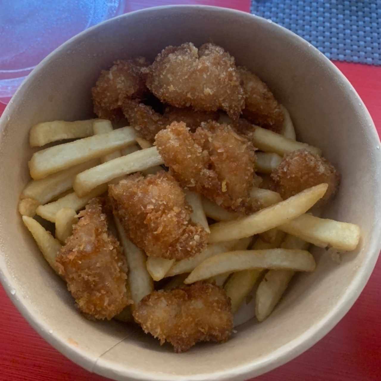 Pescado con papas fritas
