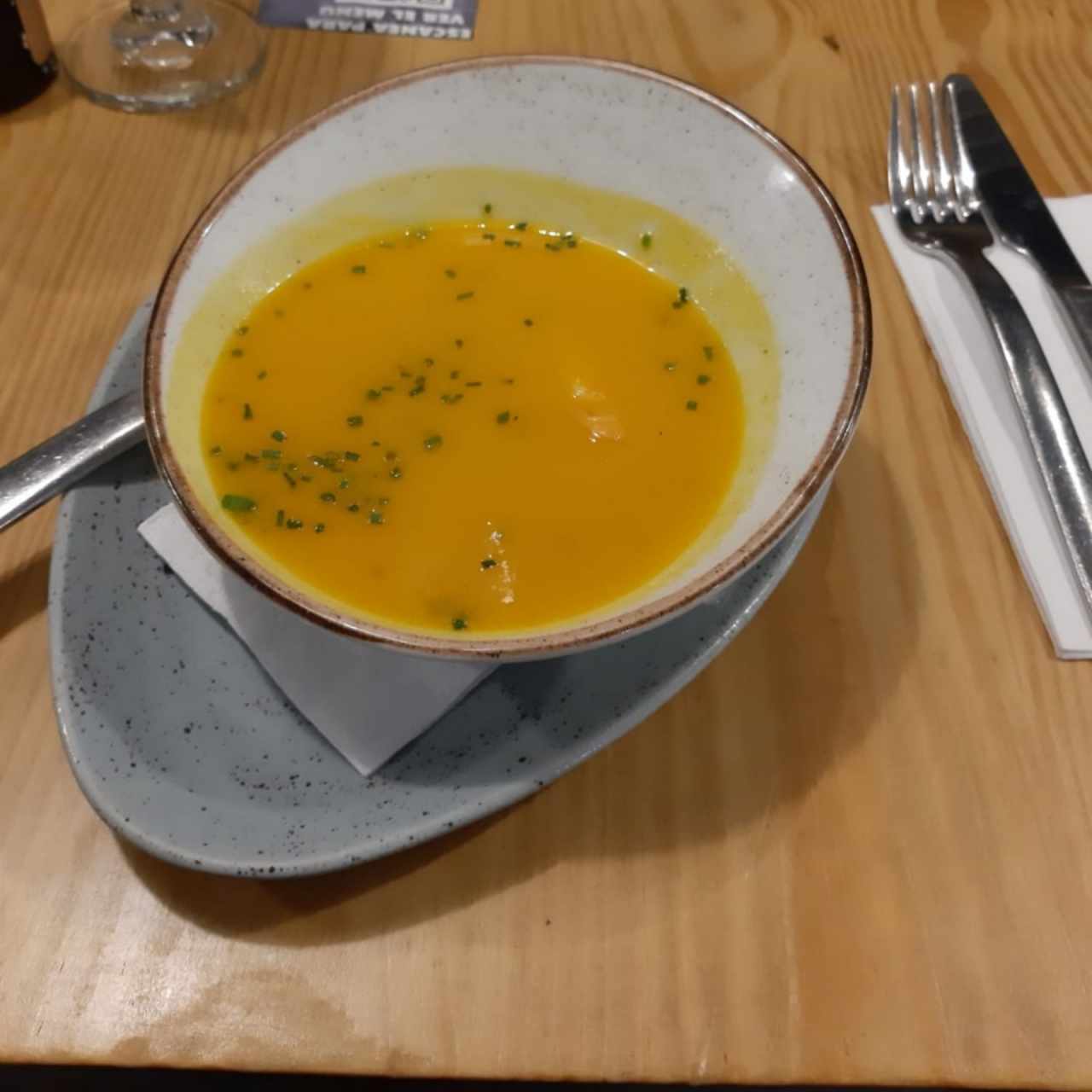 Crema de ahuyama, camaron y coco