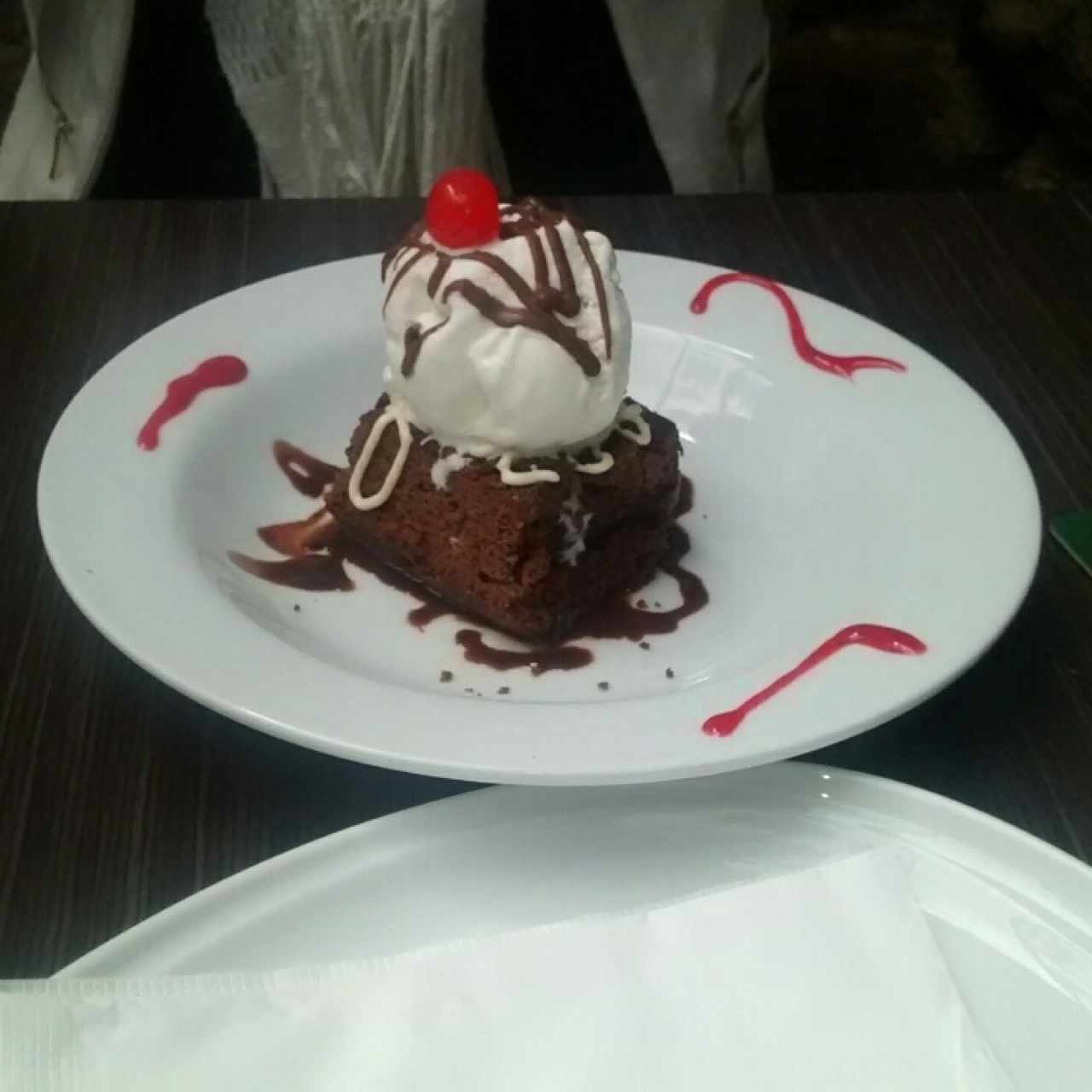 Brownie con helado de vainilla 