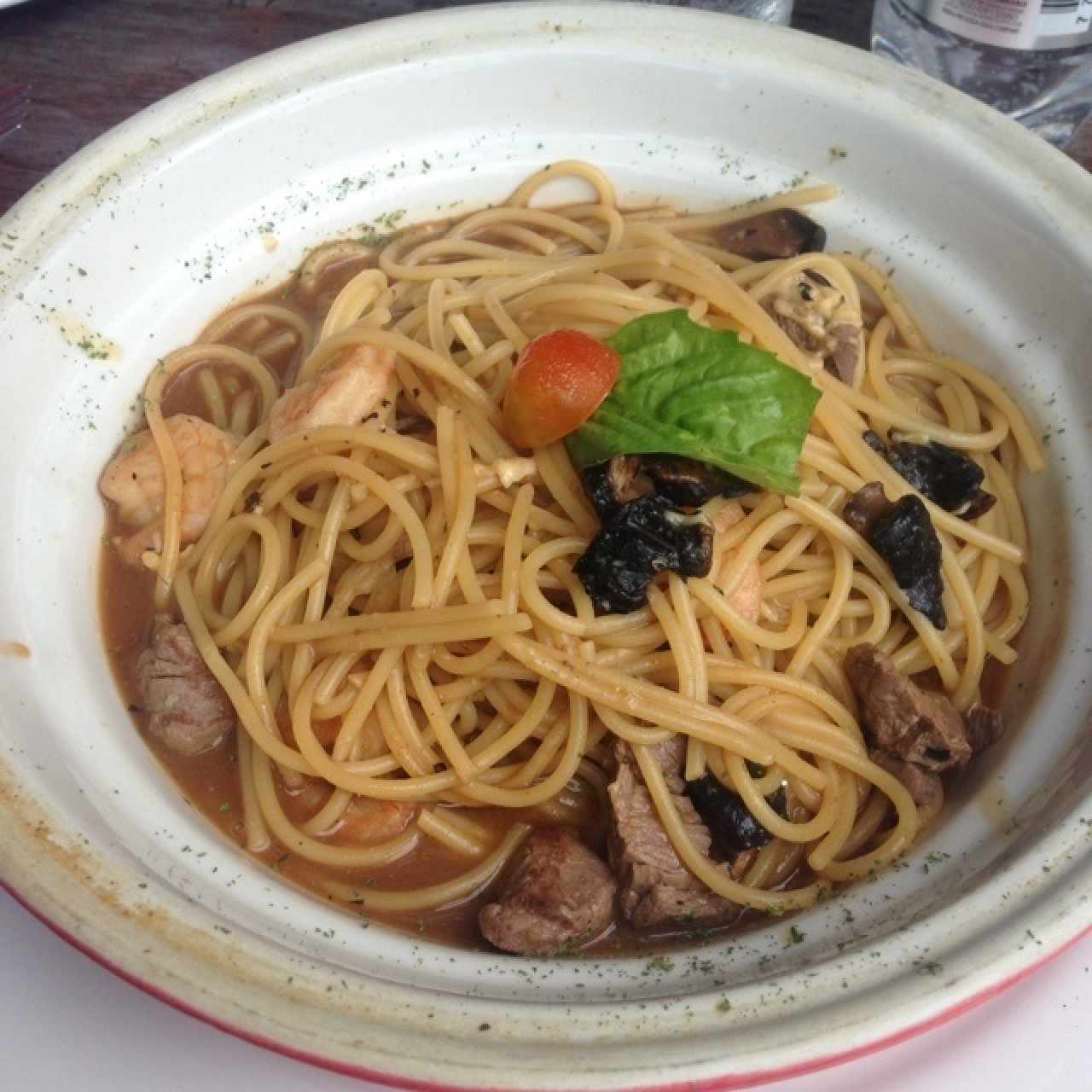 Pasta con lomo y camarones 