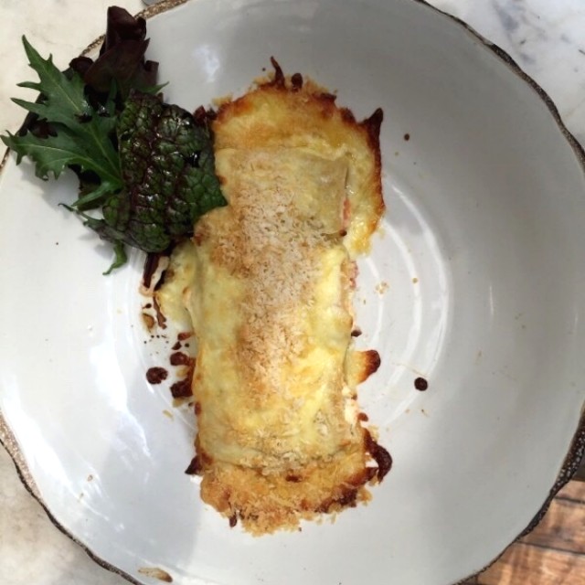 Canelón: Canelones con salmón ahumado, espinaca y ricotta.