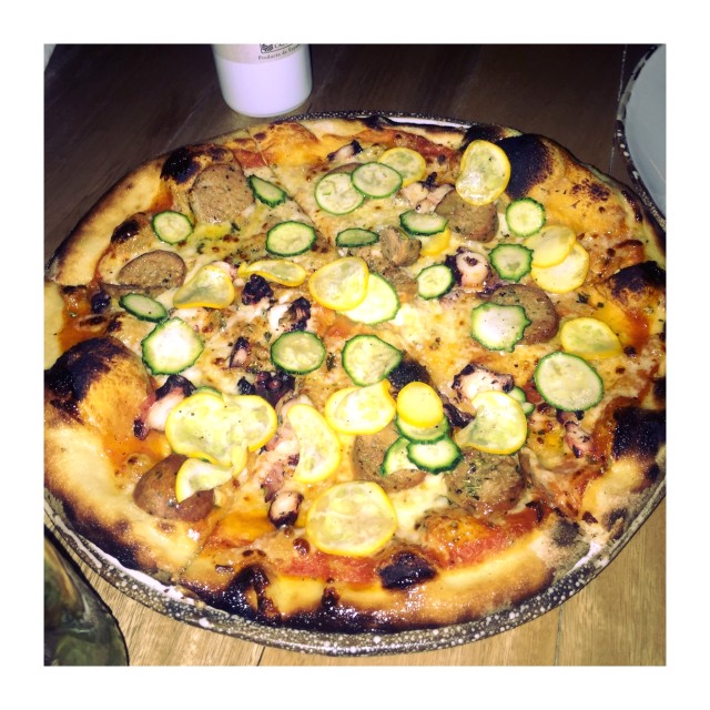 Pizza de pulpo y chorizo