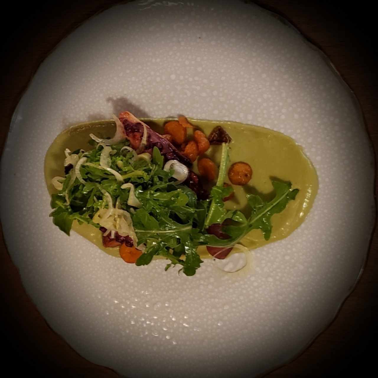 Pulpo Sobre Pesto de Garbanzo