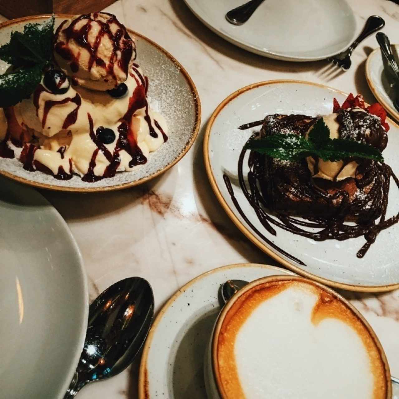Pavlova y Brownie de oreo