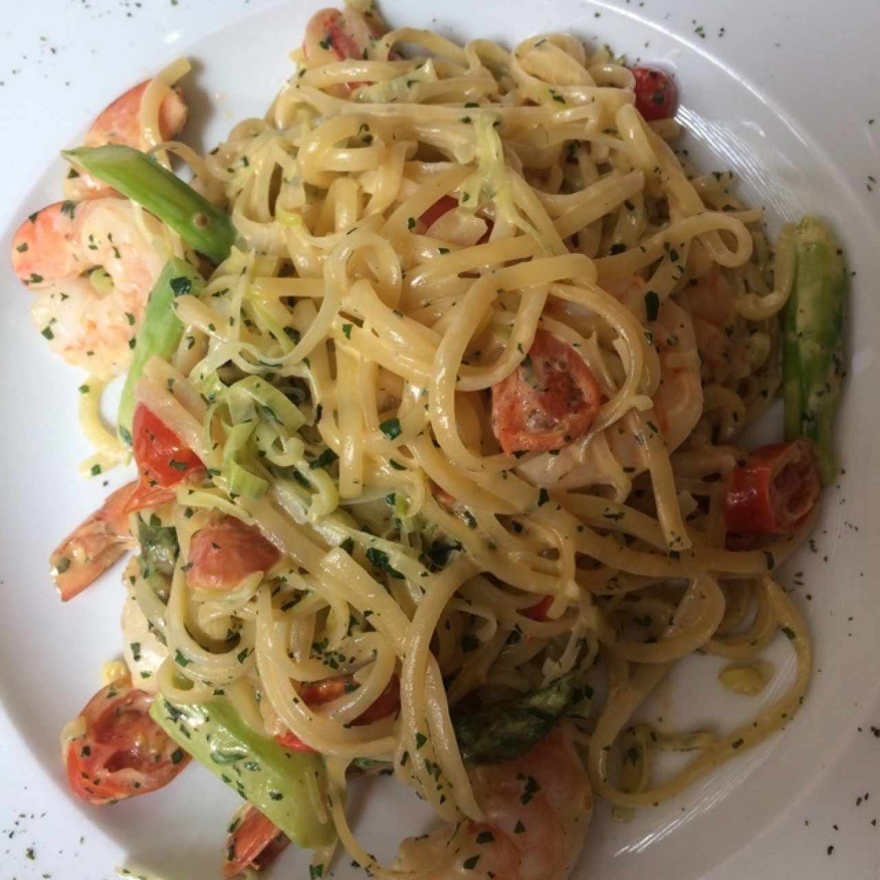 linguini esparragos y langostinos