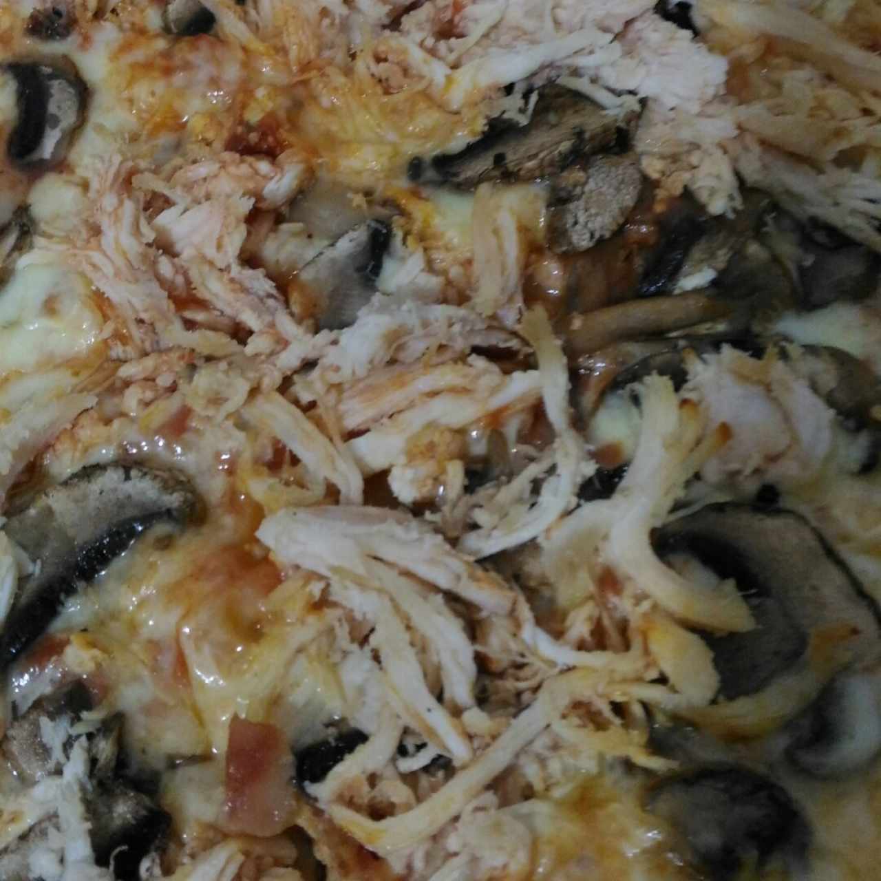 Pizza Pollo y Champiñones