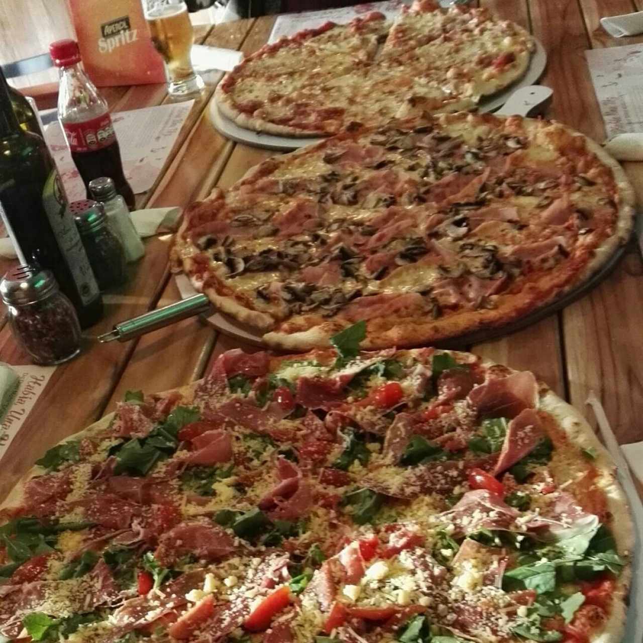 1 rugula.con jamon serrano 2 jamon y champiñones 3 maiz y tocineta