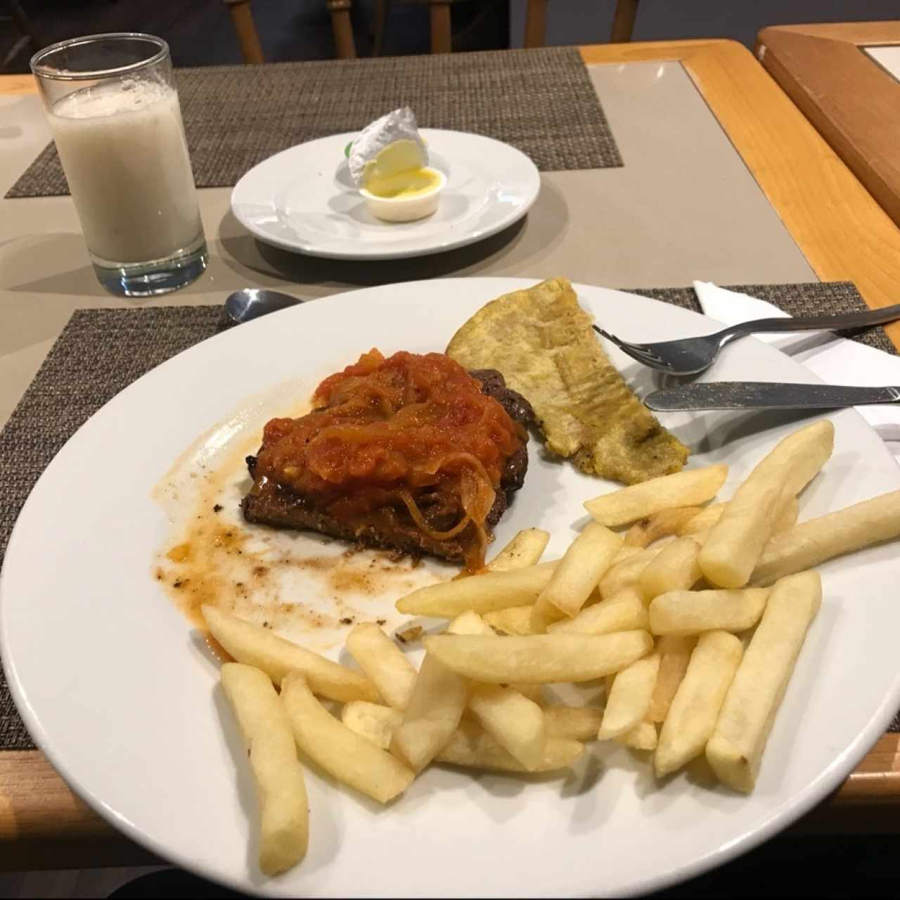 Sobrebarriga en salda criolla