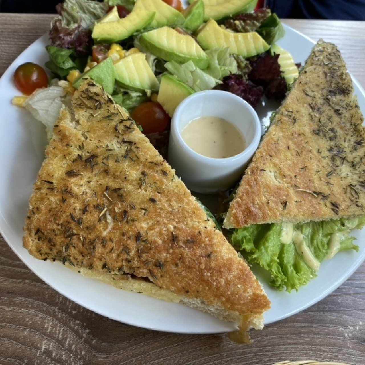 Sandwich roast beef con ensalada