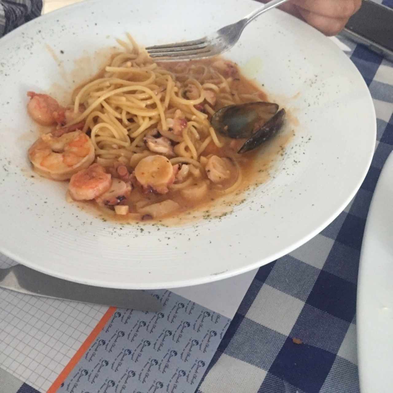 pasta com mariscos super mal presentada nada q ver con la de santa marta pesimo!!