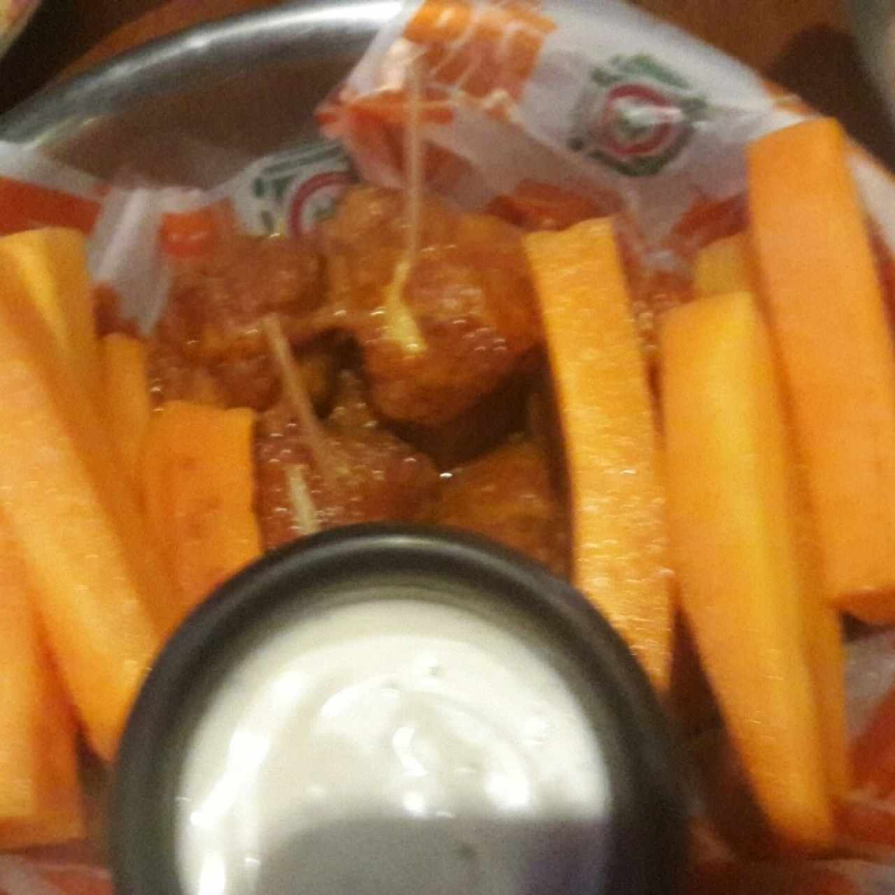 chunks con salsa buffalo