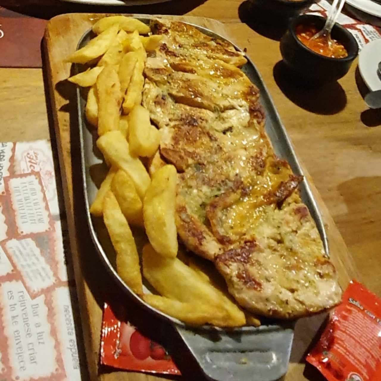 Pollo al ajillo