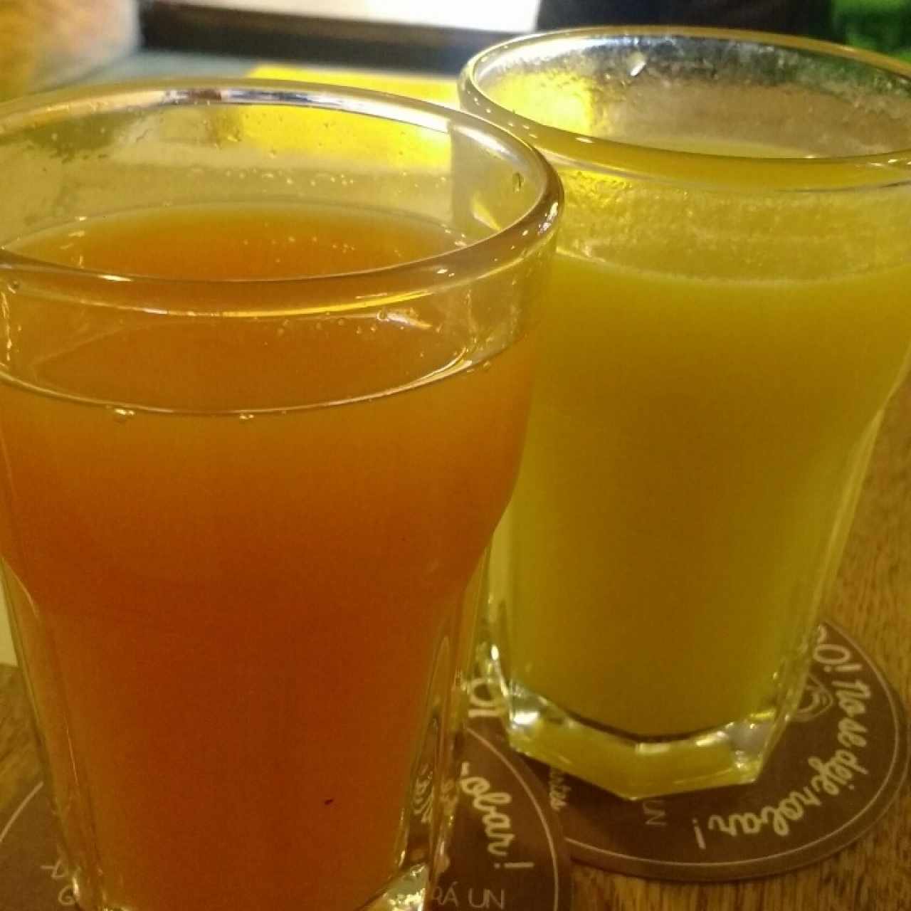 Jugos naturales naranja y mandarina