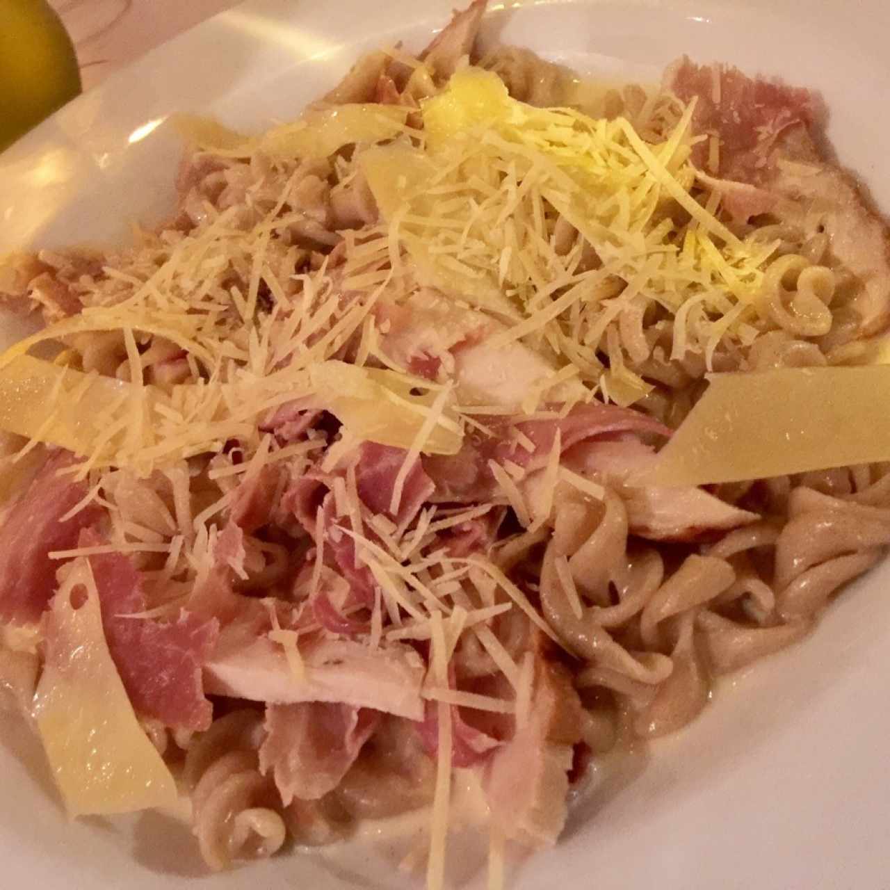 Pasta de Quinoa con Prosciutto y adición de Pollo