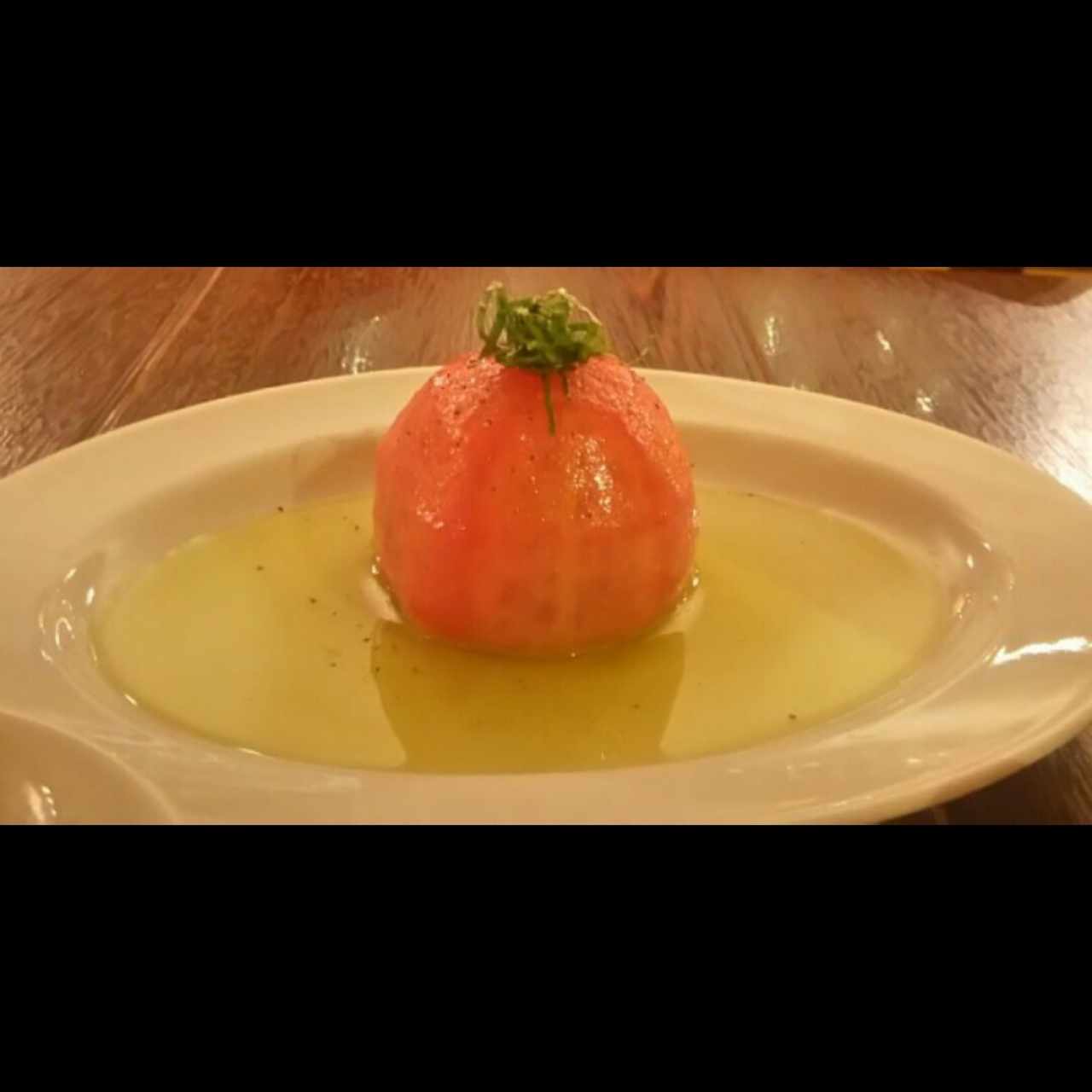 Tomate con albahaca