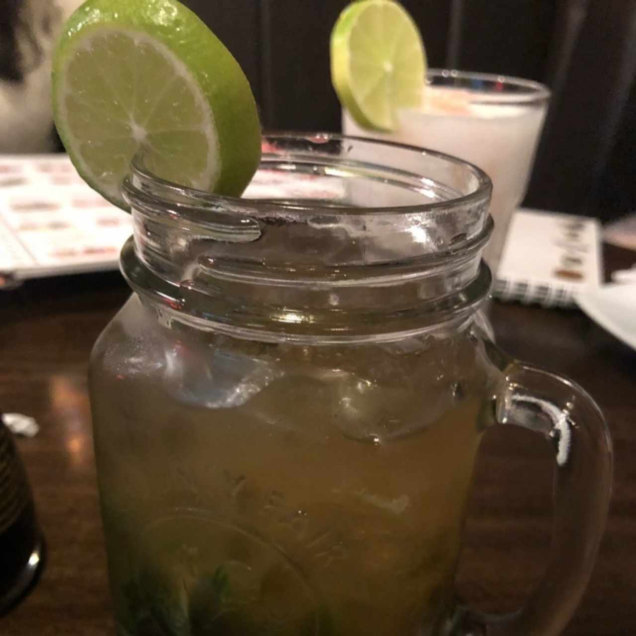 panela con limon y hierbabuena
